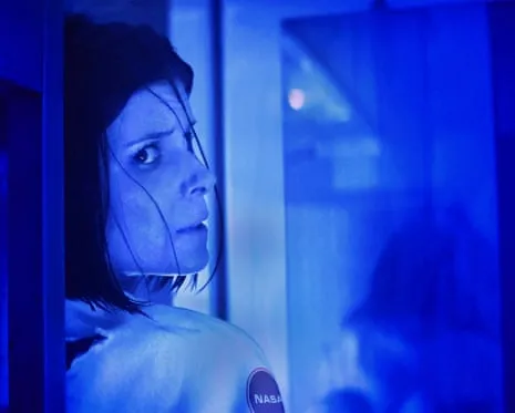 The Astronaut Film Analysis: Jump-Scares and Levitating Eggs in a High-End Location